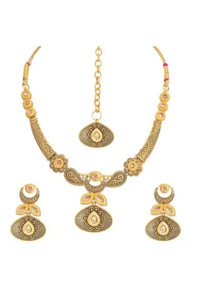 Alloy Choker Necklace Set with Earrings and Maang Tikka in Gold