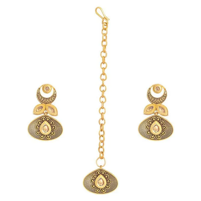 Alloy Choker Necklace Set with Earrings and Maang Tikka in Gold