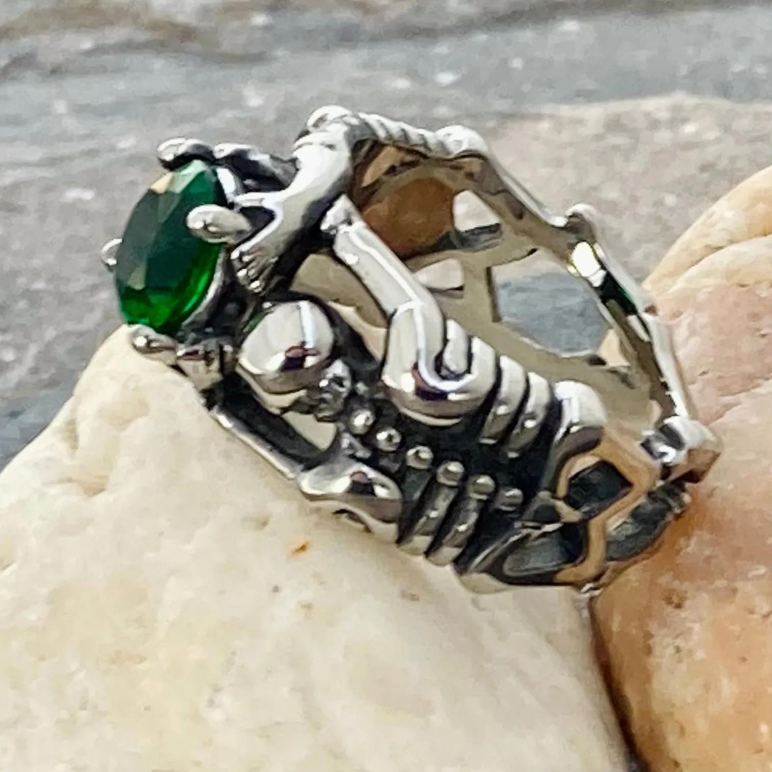 Ladies Ring - 05 May Birthday - Emerald - R111