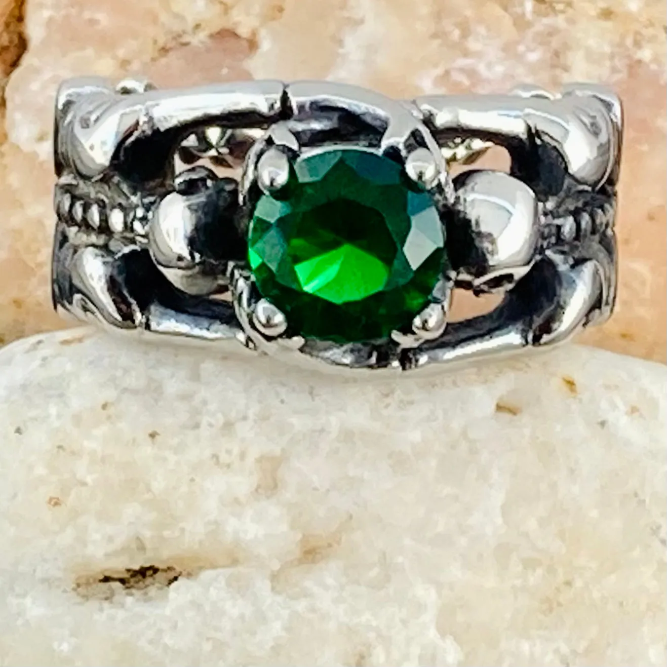 Ladies Ring - 05 May Birthday - Emerald - R111