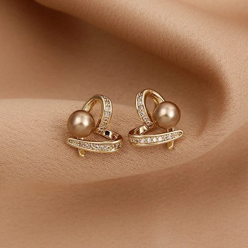 Luxury Elegant Heart Pearl Stud Earrings