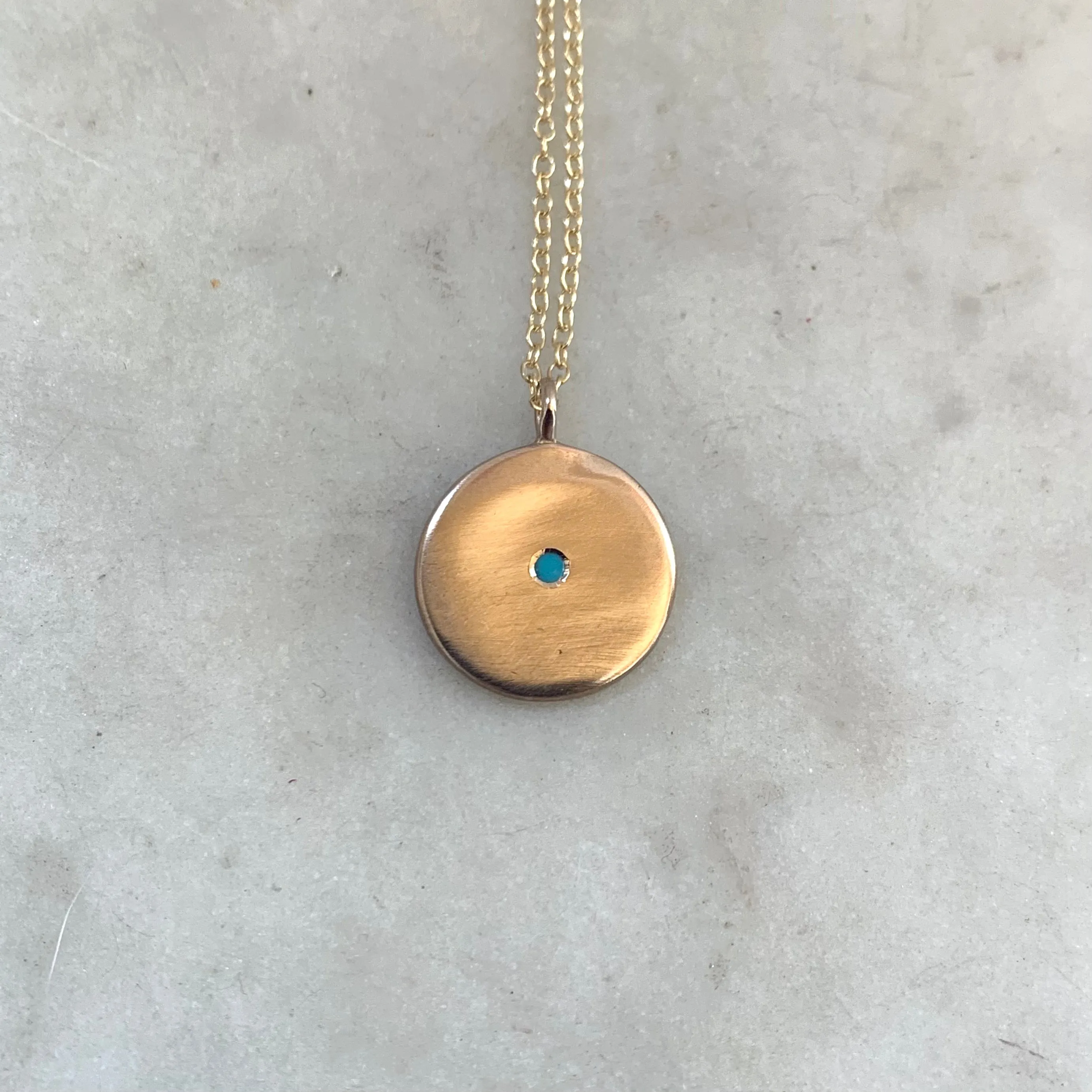 MINIMAL CIRCLE STONE PENDANT