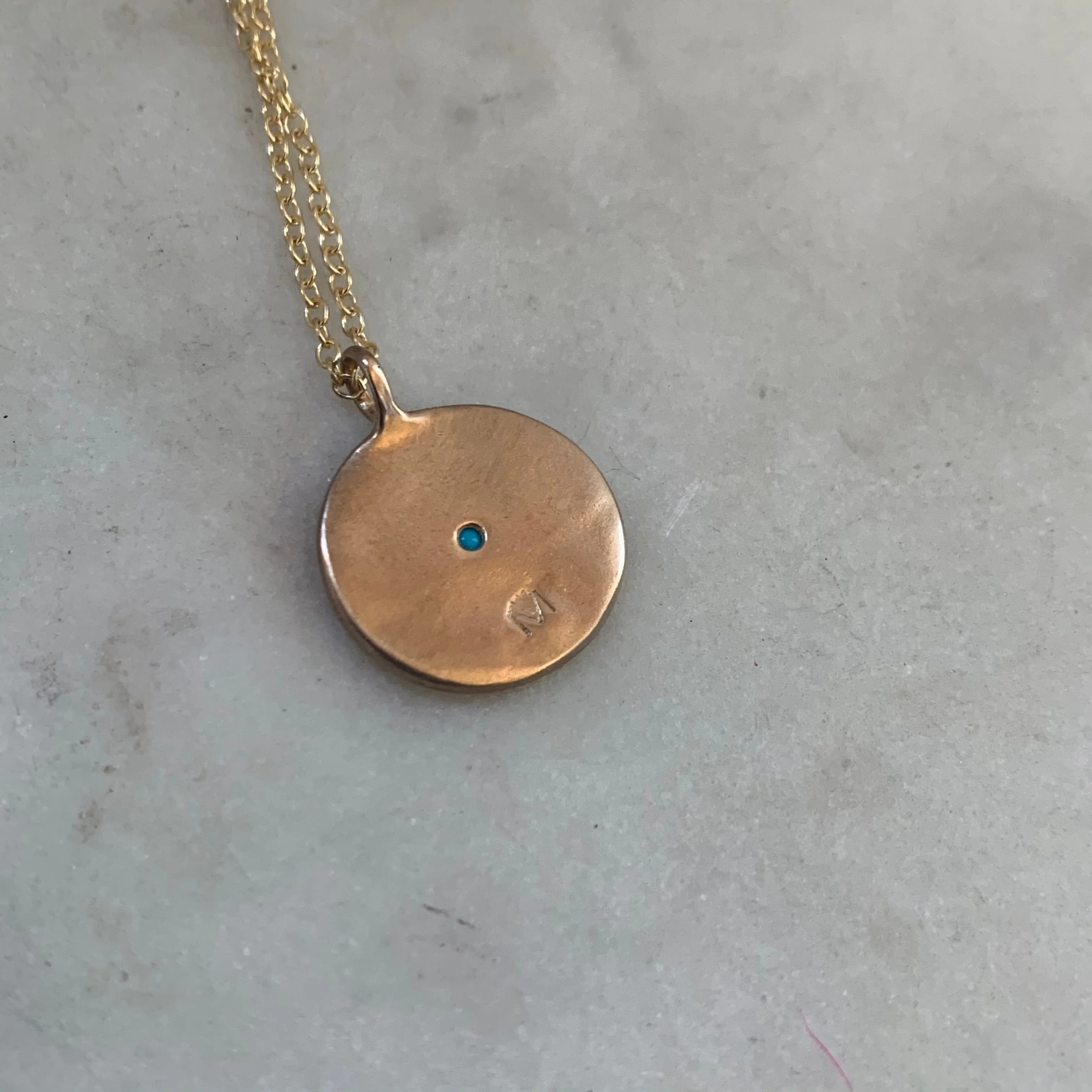 MINIMAL CIRCLE STONE PENDANT