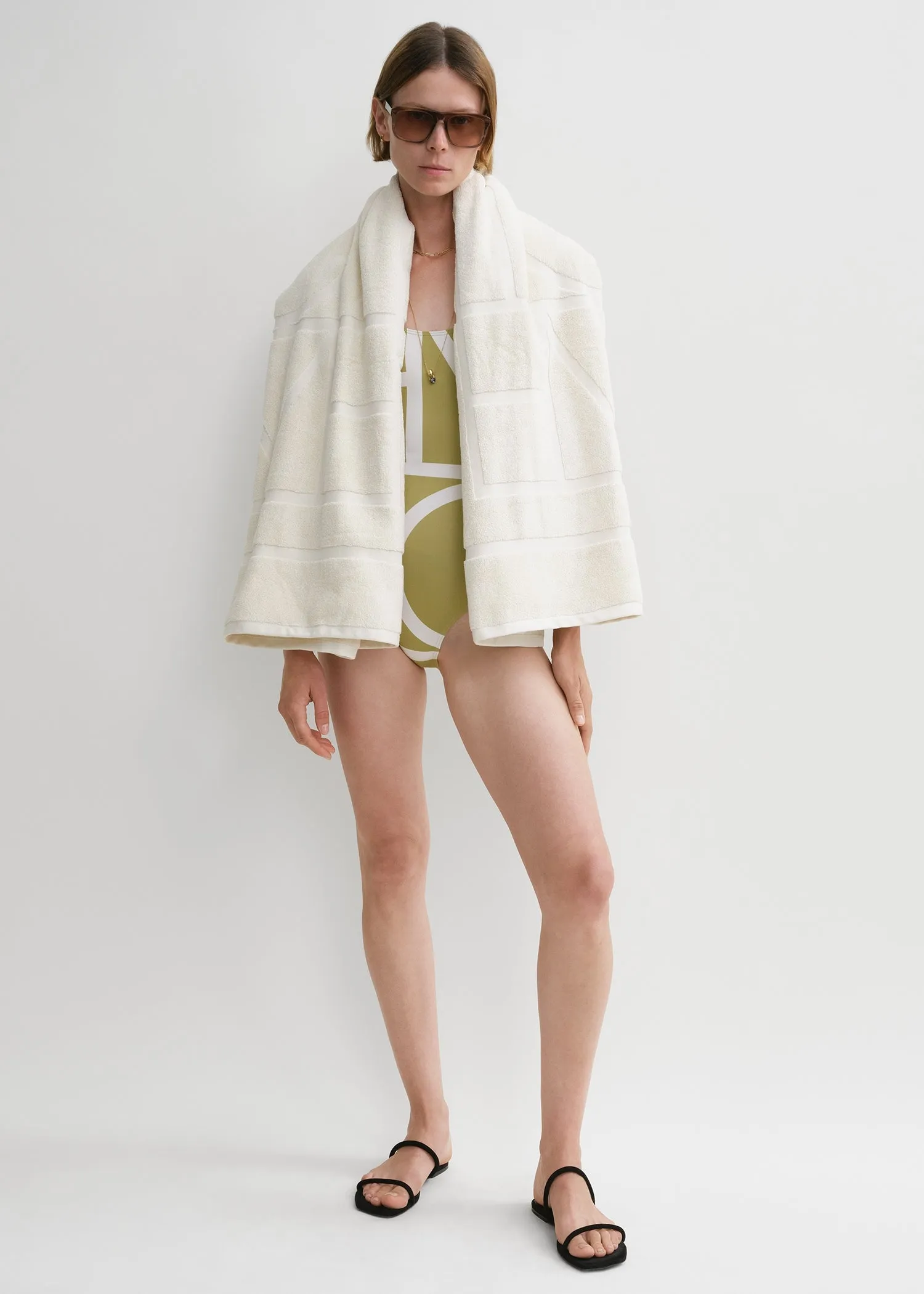 Monogram jacquard towel off white