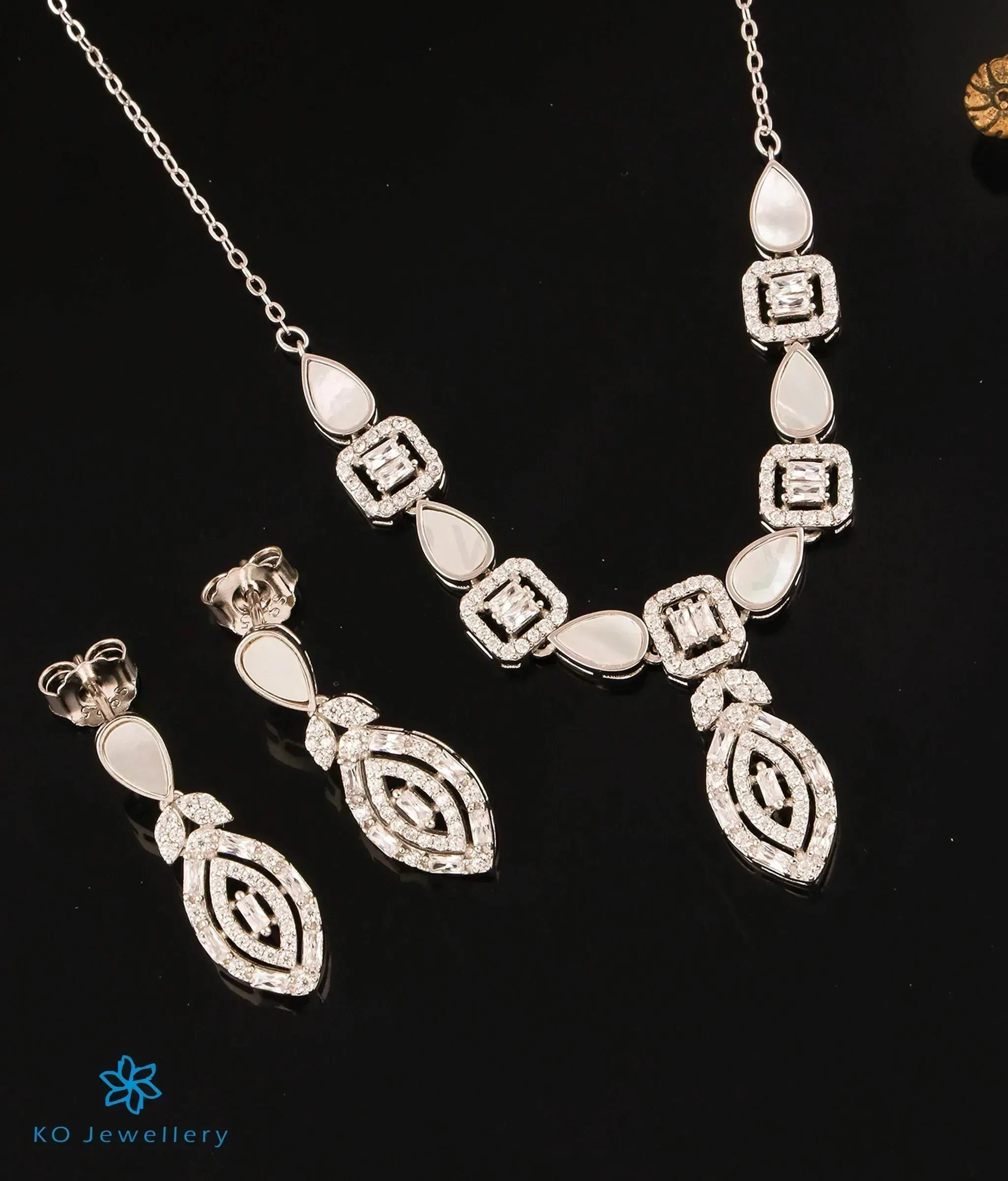 The Exotic Sparkle Silver Necklace & Earrings