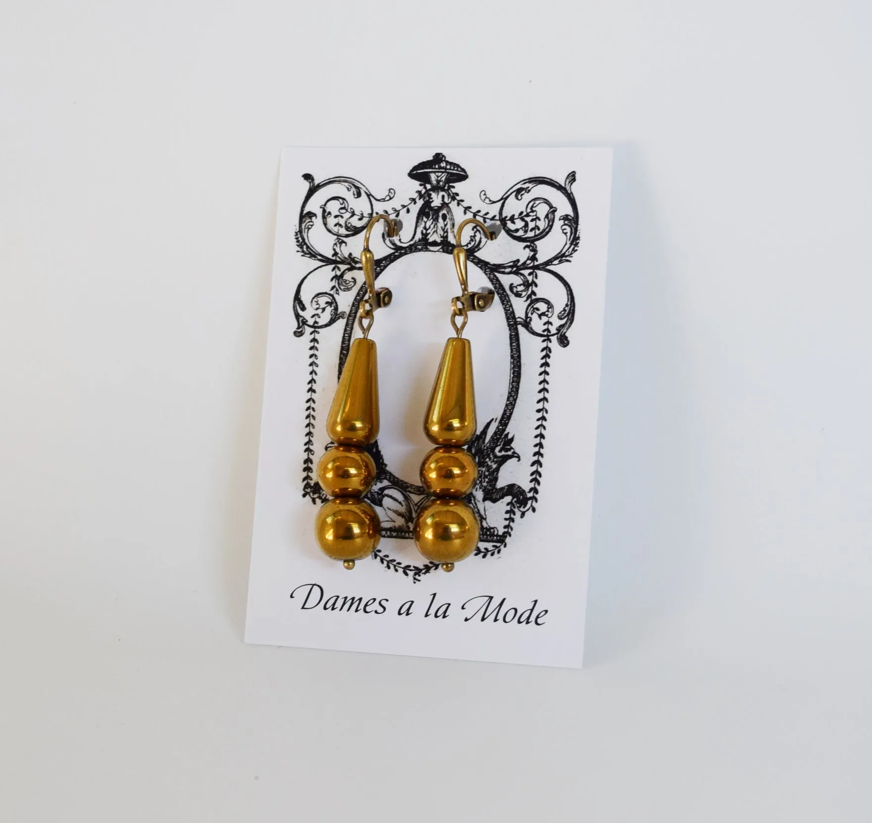 Victorian style golden dangle earrings - Inverted Teardrop